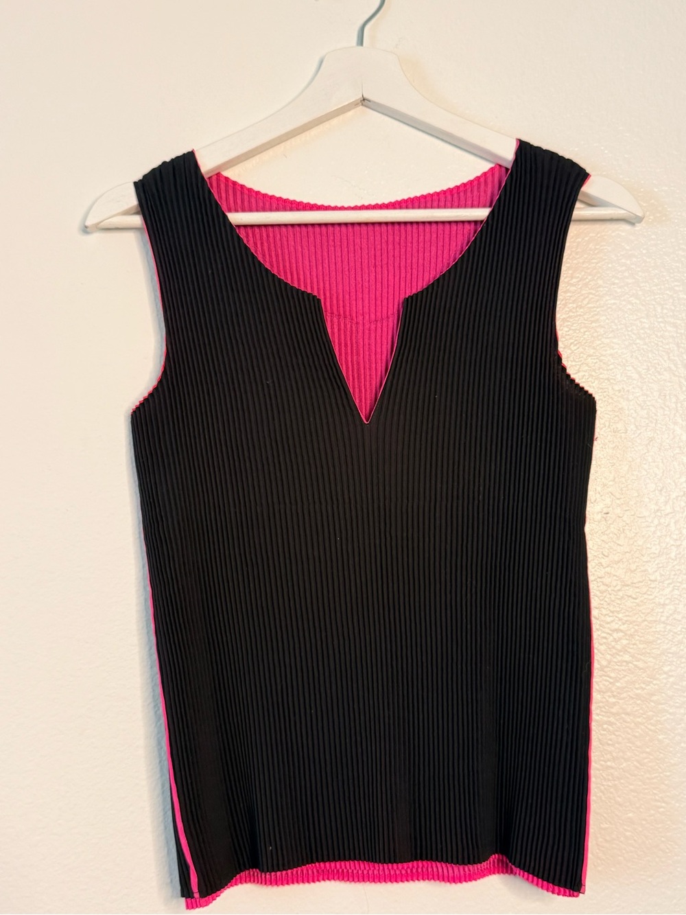 Issey Miyake Black Pleated Sleeveless Top Pink Lined Stretch M Made in Japan - Picture 3 of 15